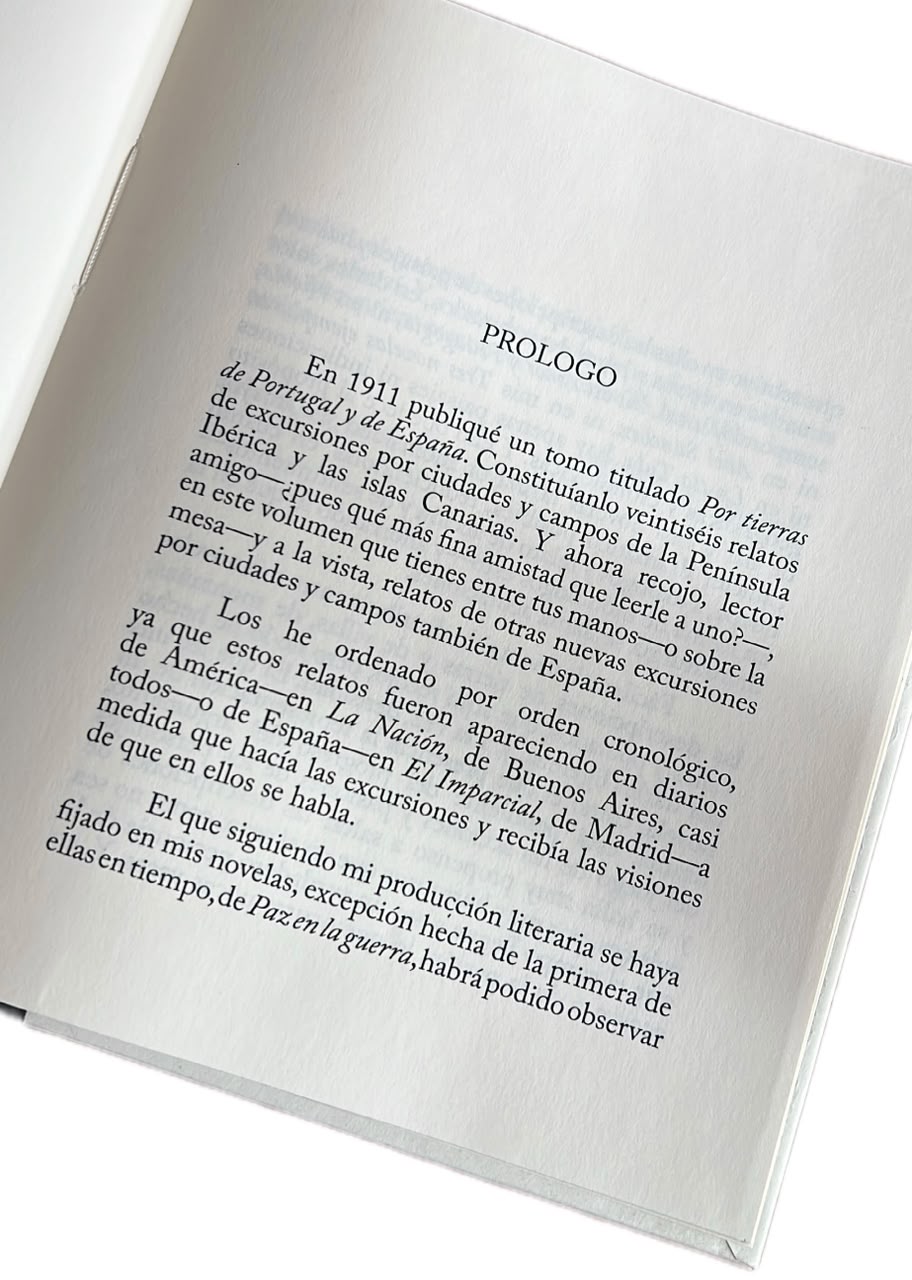Páginas interiores de «Andanzas y visiones españolas»: el prólogo de Unamuno, con el hilo de la costura a la vista.